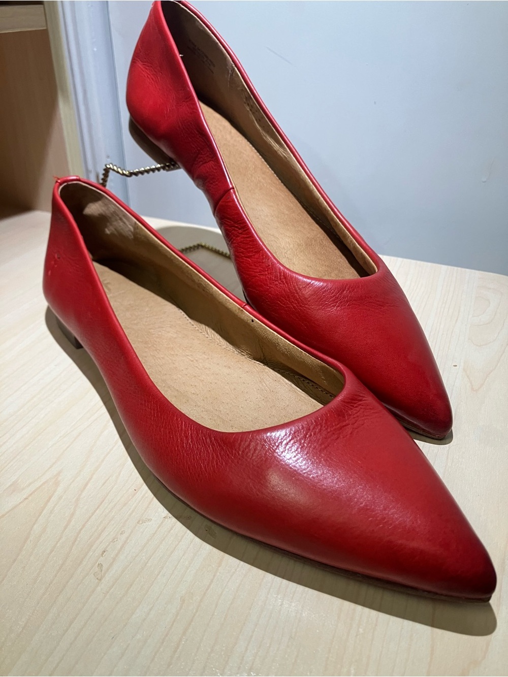 Frye 8.5 M Women's Red Pointed-Toe Leather Flats
